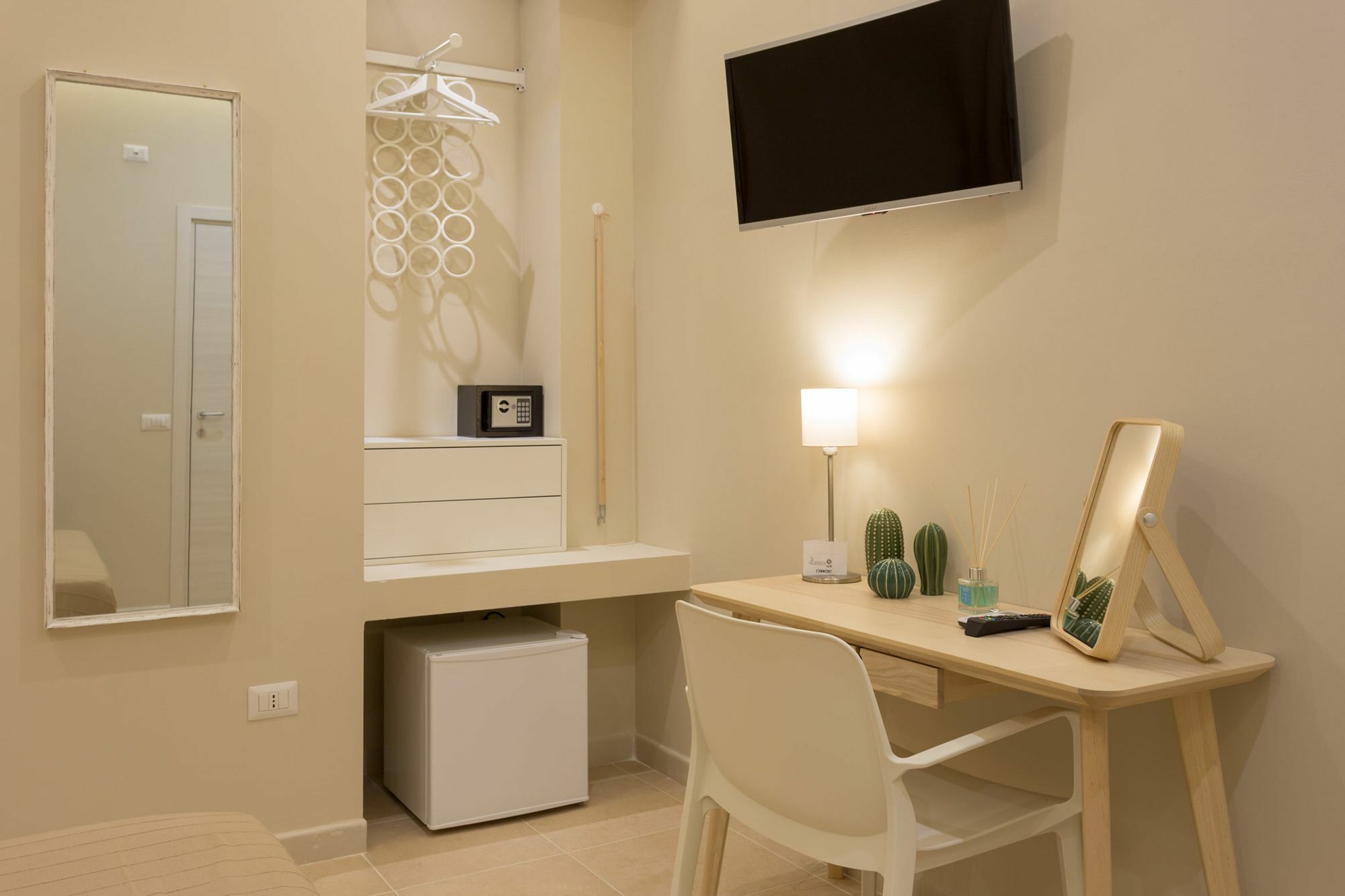 Astanza Hotel Кастелабате Екстериор снимка